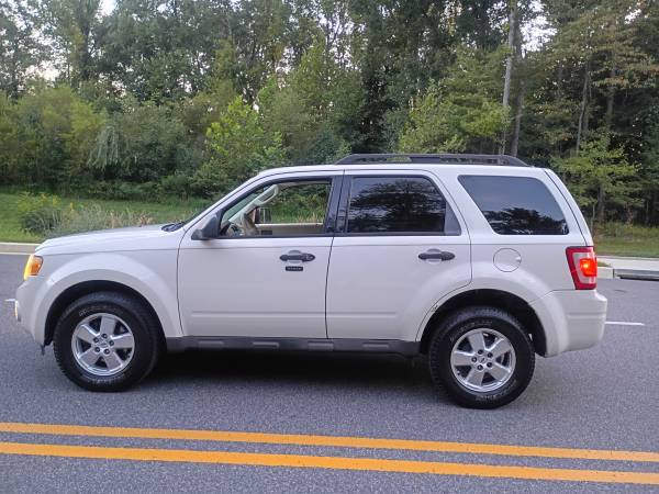 2009 Ford Escape XLT 4dr 4x4 Automatic — photo 1