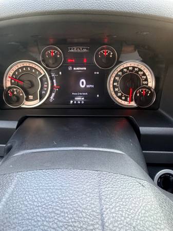 2014 RAM 1500 SLT 4x2 Quad Cab 140 in. WB Automatic — photo 8