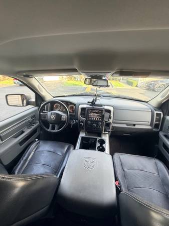 2014 RAM 1500 SLT 4x2 Quad Cab 140 in. WB Automatic — photo 9