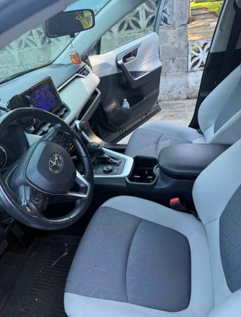 2024 Toyota Rav4 Hybrid SE 4dr All Wheel Drive CVT — photo 4