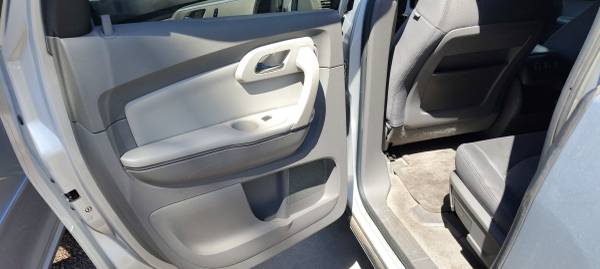 2011 Chevrolet Traverse LS All-wheel Drive Automatic — photo 12