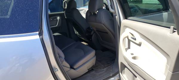 2011 Chevrolet Traverse LS All-wheel Drive Automatic — photo 11