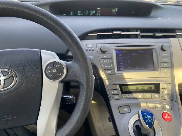 2013 Toyota Prius Three SE — photo 10