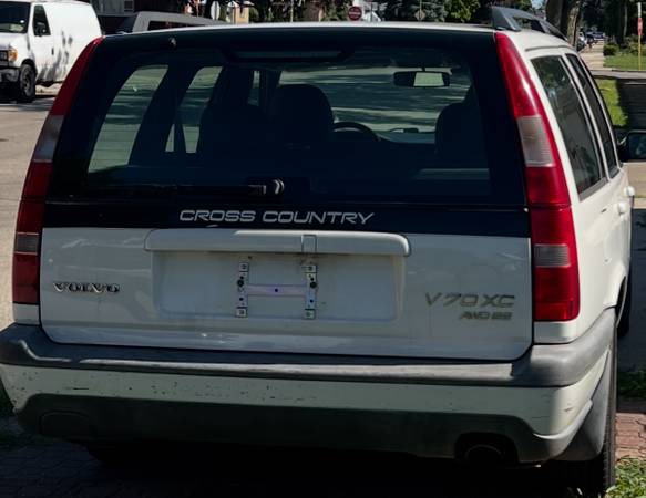 2000 Volvo V70 SE 4dr Station Wagon Manual — photo 9