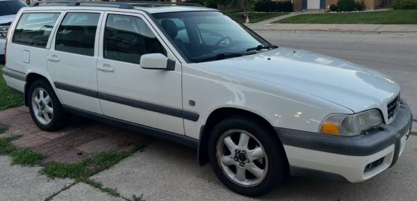 2000 Volvo V70 SE 4dr Station Wagon Manual — photo 3