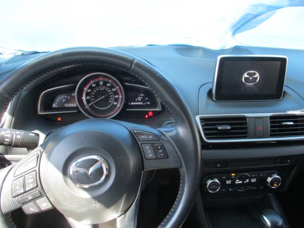 2016 Mazda Mazda3 i Grand Touring — photo 10