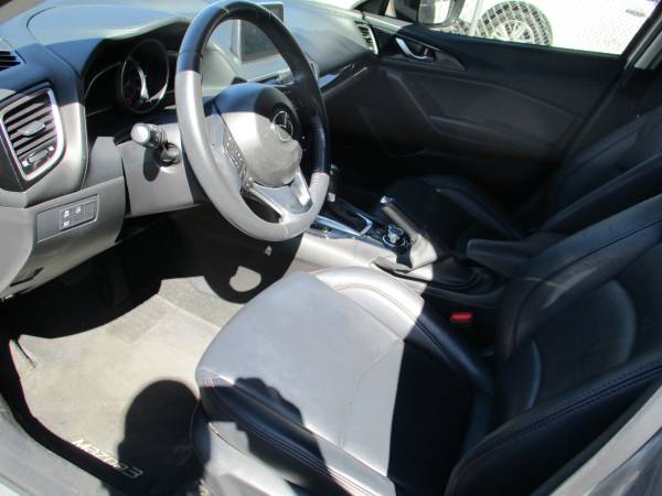 2016 Mazda Mazda3 i Grand Touring — photo 8