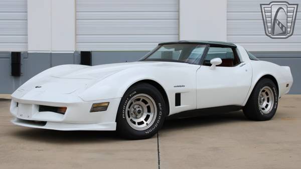 1982 Chevrolet Corvette Base 2dr Coupe — photo 3