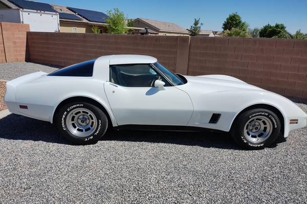1982 Chevrolet Corvette Base 2dr Coupe — photo 4