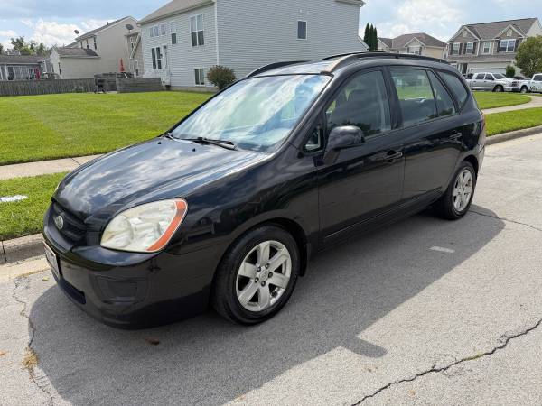 2008 KIA Rondo LX Base 4dr Wagon Automatic — photo 3