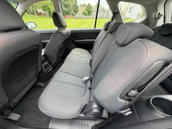 2008 KIA Rondo LX Base 4dr Wagon Automatic — photo 11