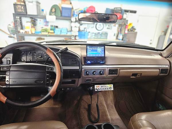 1994 Ford Bronco Base 2dr XLT 4WD SUV — photo 7