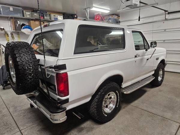 1994 Ford Bronco Base 2dr XLT 4WD SUV — photo 4