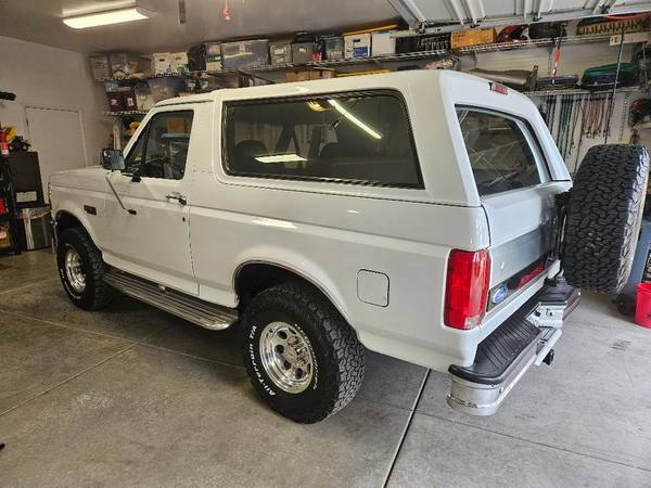 1994 Ford Bronco Base 2dr XLT 4WD SUV — photo 1