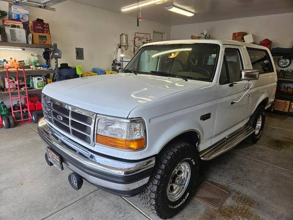 1994 Ford Bronco Base 2dr XLT 4WD SUV — photo 5