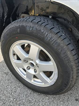 2010 Jeep Grand Cherokee Laredo 4dr 4x4 Automatic — photo 7