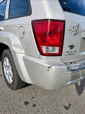 2010 Jeep Grand Cherokee Laredo 4dr 4x4 Automatic — photo 6