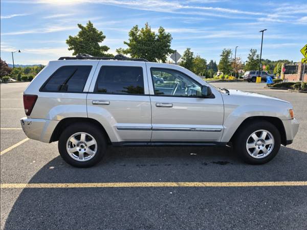2010 Jeep Grand Cherokee Laredo 4dr 4x4 Automatic — photo 2