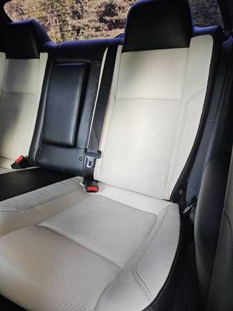 2015 Dodge Challenger SXT Plus or R/T Plus Rear-wheel Drive Coupe Automatic — photo 6