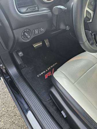 2015 Dodge Challenger SXT Plus or R/T Plus Rear-wheel Drive Coupe Automatic — photo 10