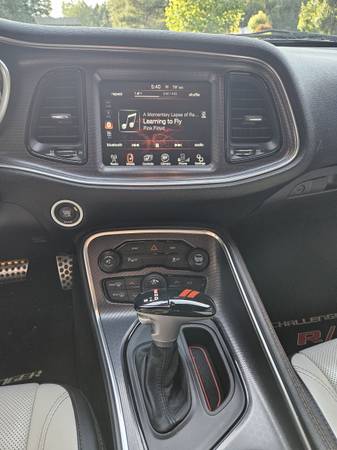 2015 Dodge Challenger SXT Plus or R/T Plus Rear-wheel Drive Coupe Automatic — photo 11