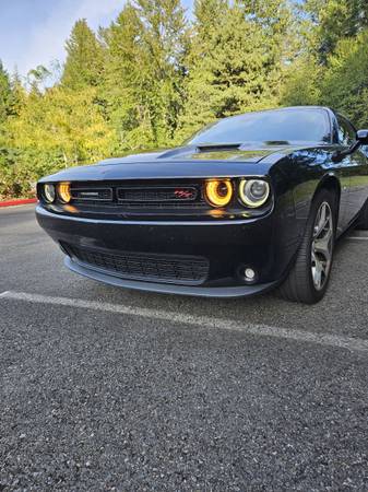 2015 Dodge Challenger SXT Plus or R/T Plus Rear-wheel Drive Coupe Automatic — photo 9