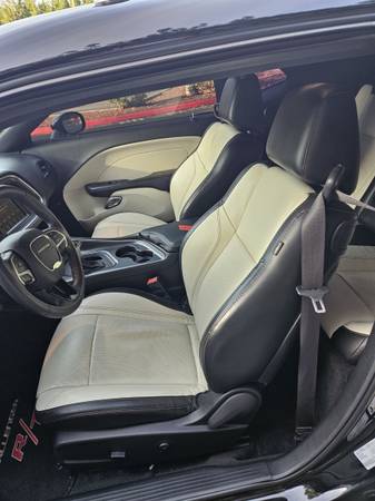 2015 Dodge Challenger SXT Plus or R/T Plus Rear-wheel Drive Coupe Automatic — photo 4