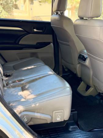 2018 Toyota Highlander SE — photo 9