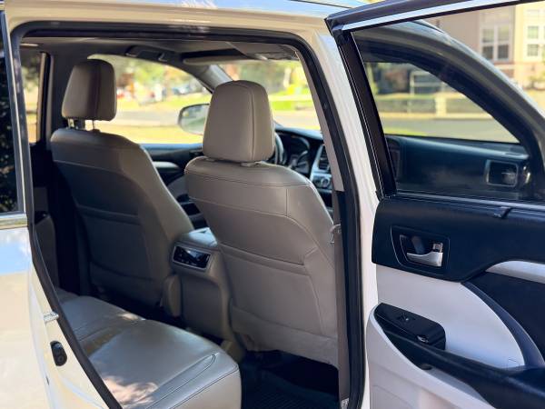 2018 Toyota Highlander SE — photo 7