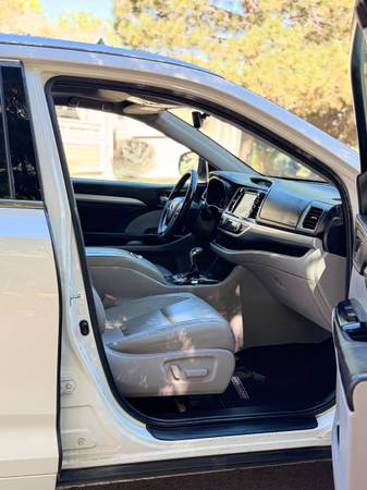 2018 Toyota Highlander SE — photo 8