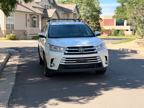2018 Toyota Highlander SE — photo 1