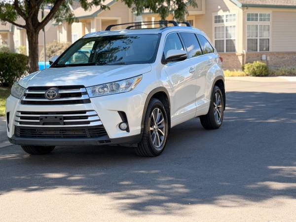 2018 Toyota Highlander SE — photo 2