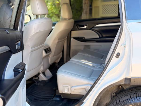 2018 Toyota Highlander SE — photo 6