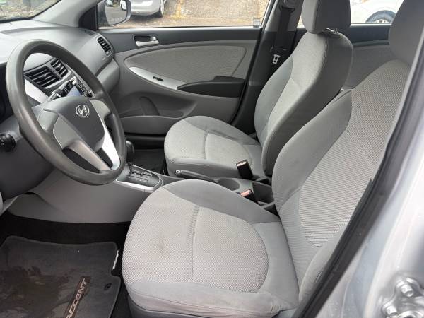 2012 Hyundai Accent GLS 4dr Sedan Automatic — photo 10
