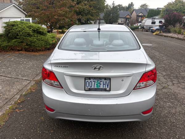 2012 Hyundai Accent GLS 4dr Sedan Automatic — photo 7