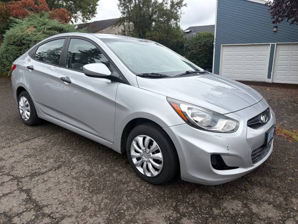 2012 Hyundai Accent GLS 4dr Sedan Automatic — photo 4