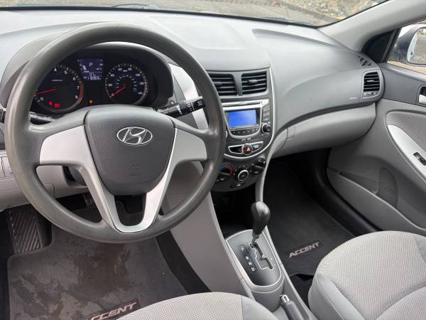 2012 Hyundai Accent GLS 4dr Sedan Automatic — photo 11