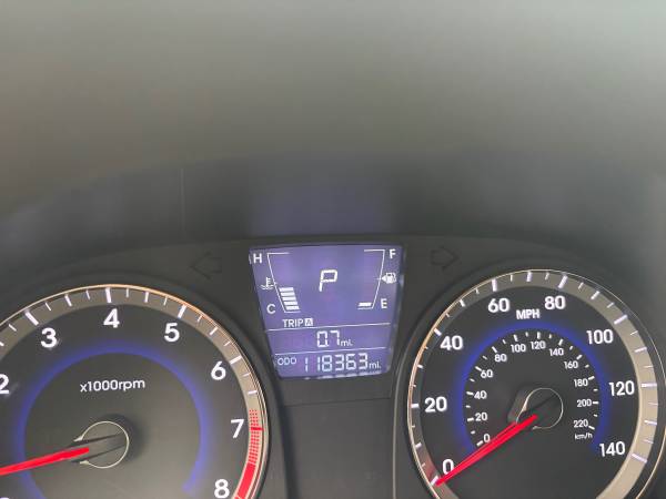 2012 Hyundai Accent GLS 4dr Sedan Automatic — photo 12