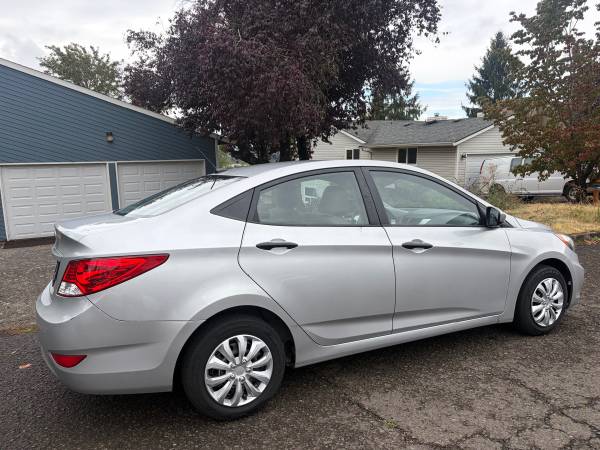 2012 Hyundai Accent GLS 4dr Sedan Automatic — photo 6