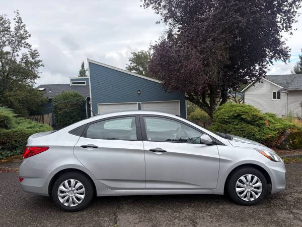 2012 Hyundai Accent GLS 4dr Sedan Automatic — photo 5
