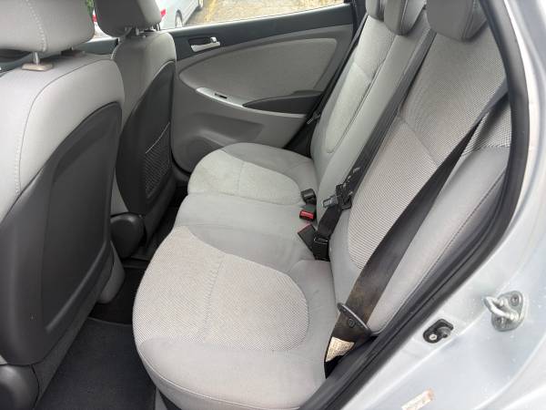 2012 Hyundai Accent GLS 4dr Sedan Automatic — photo 8