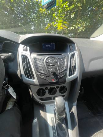 2014 Ford Focus S 4dr Sedan Automatic — photo 7