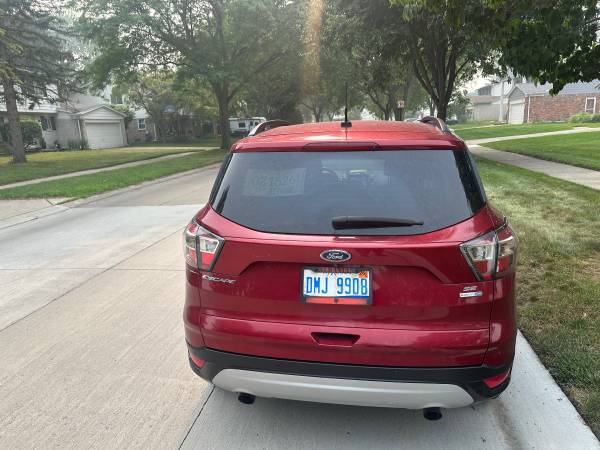 2018 Ford Escape SE 4dr 4x4 Automatic — photo 5