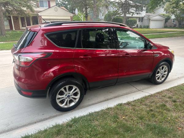 2018 Ford Escape SE 4dr 4x4 Automatic — photo 2