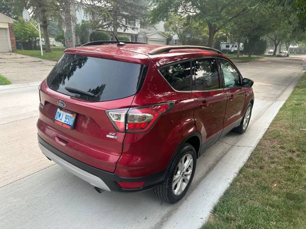 2018 Ford Escape SE 4dr 4x4 Automatic — photo 4
