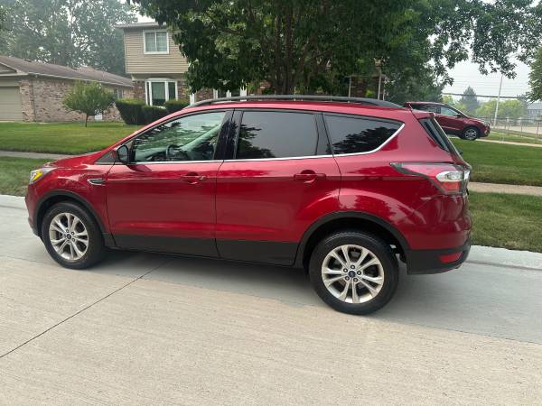 2018 Ford Escape SE 4dr 4x4 Automatic — photo 6