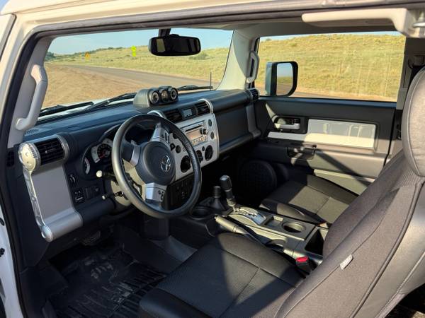 2014 Toyota FJ Cruiser Base — photo 9