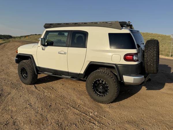 2014 Toyota FJ Cruiser Base — photo 2