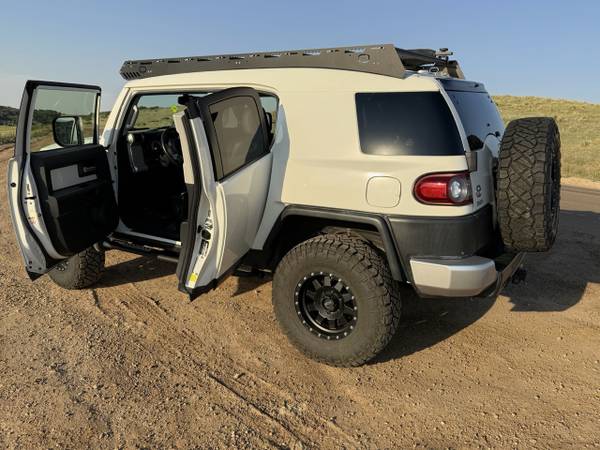 2014 Toyota FJ Cruiser Base — photo 5