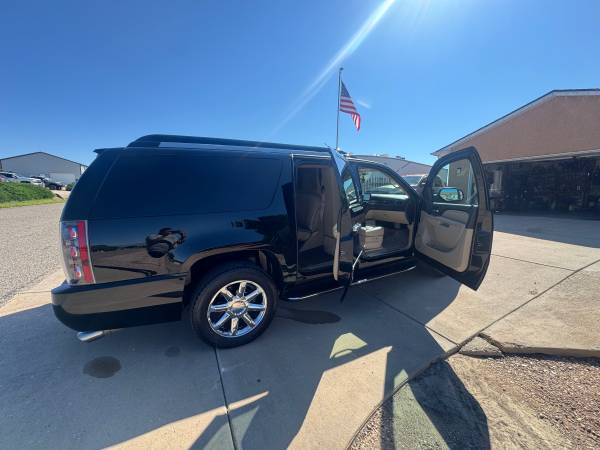 2012 GMC Yukon XL 1500 Denali 4x2 Automatic — photo 5